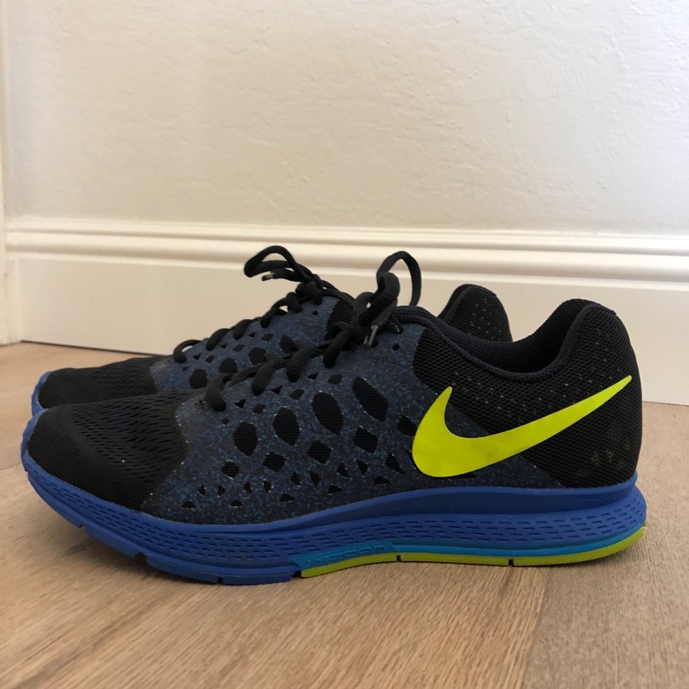 Nike running shoes - lightly worn